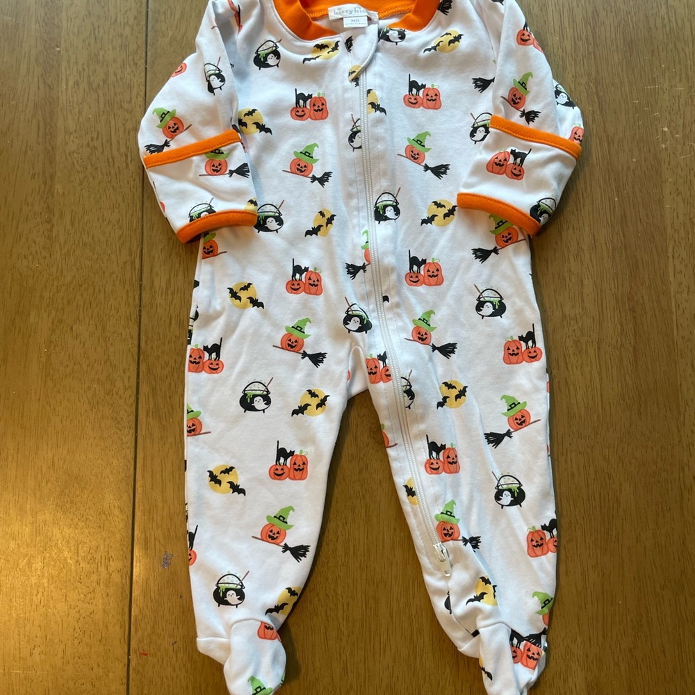 Kissy kissy Halloween pajamas newborn